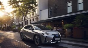LEXUS UX: A KÜLSŐ VONALVEZETÉSE RAGAD MAGÁVAL, DE A BELSEJE EJT RABUL
